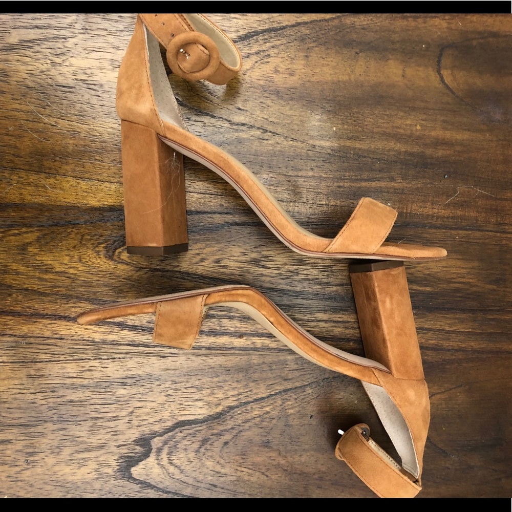 Tan block heels - Picture 4 of 6